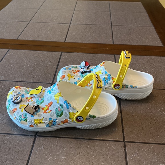 crocs POKÉMON women’s 9 men’s 7 shoes with jibbitz - Picture 5 of 8